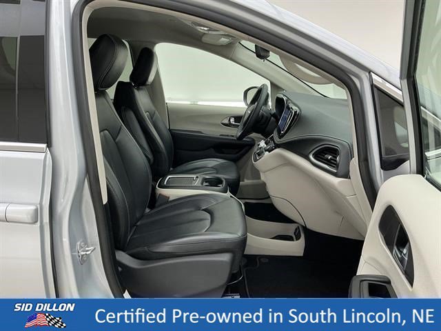 Used 2023 Silver Mist Clearcoat Chrysler Touring L image 25