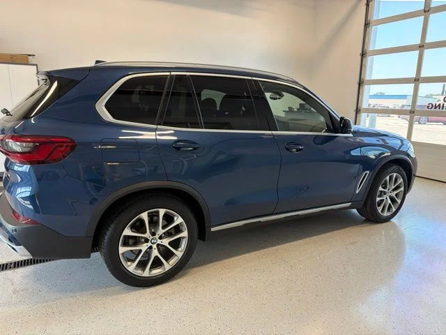 Used 2019 Blue BMW xDrive40i image 9