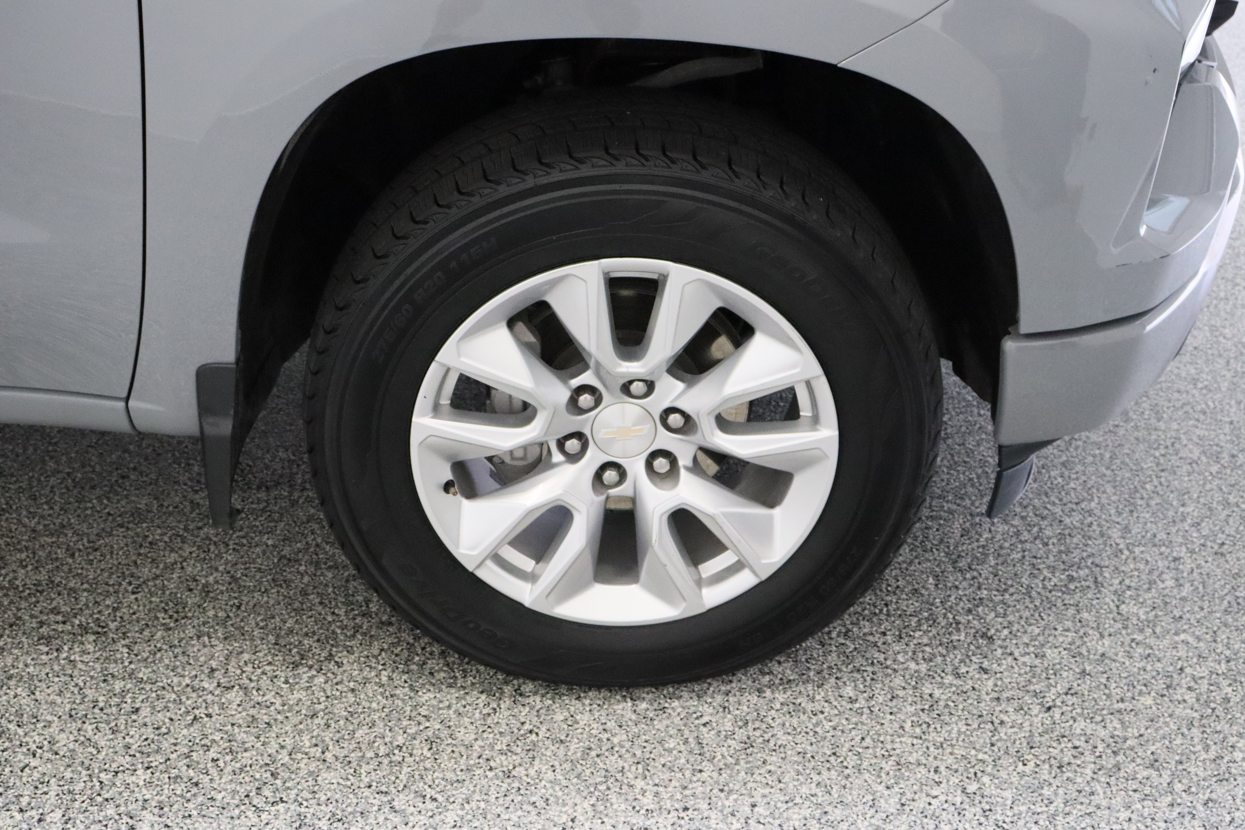 Used 2024 Slate Gray Metallic Chevrolet Custom 2.7T image 5