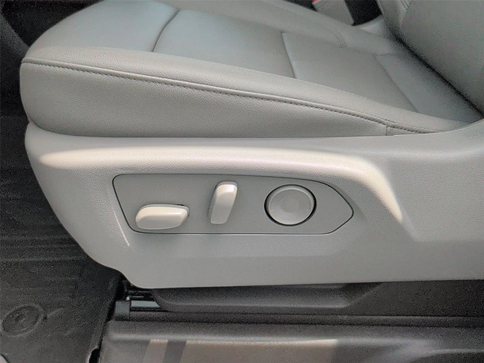 New 2026 Glacier White Tricoat GMC SLT image 12