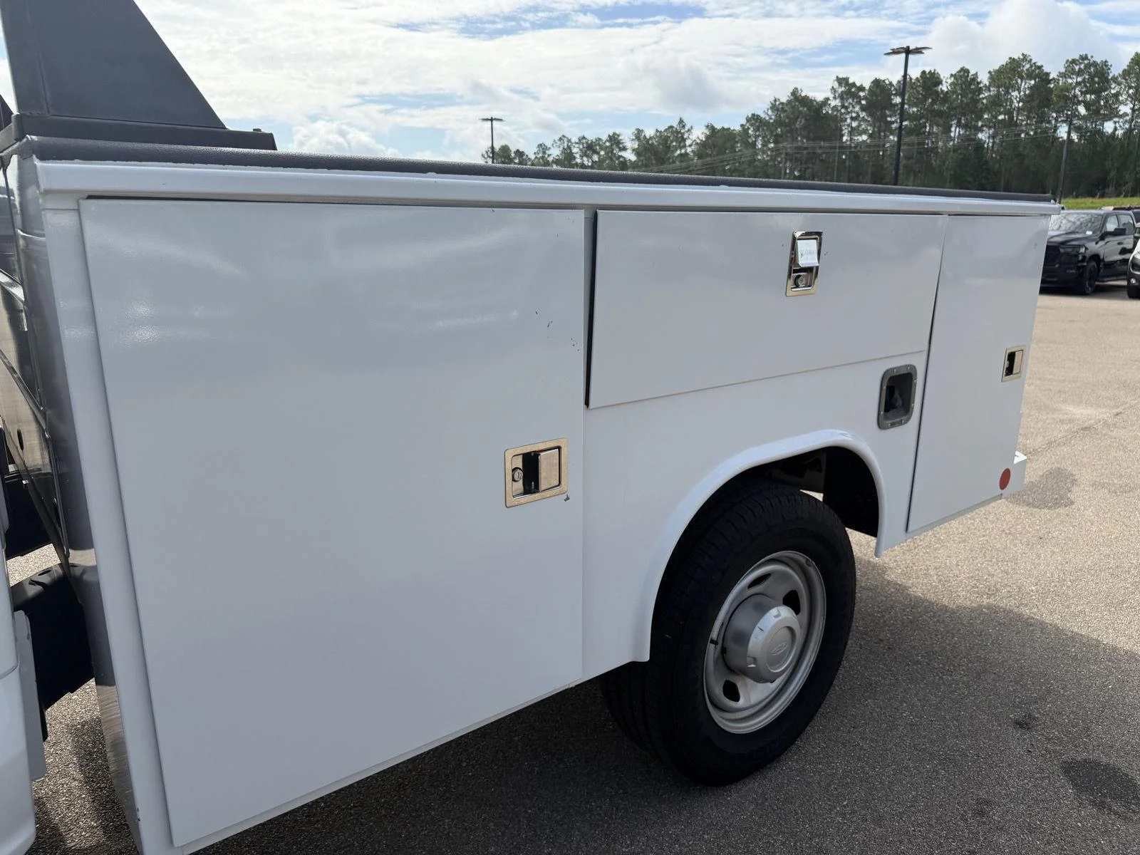 Used 2023 Oxford White Ford XL image 17