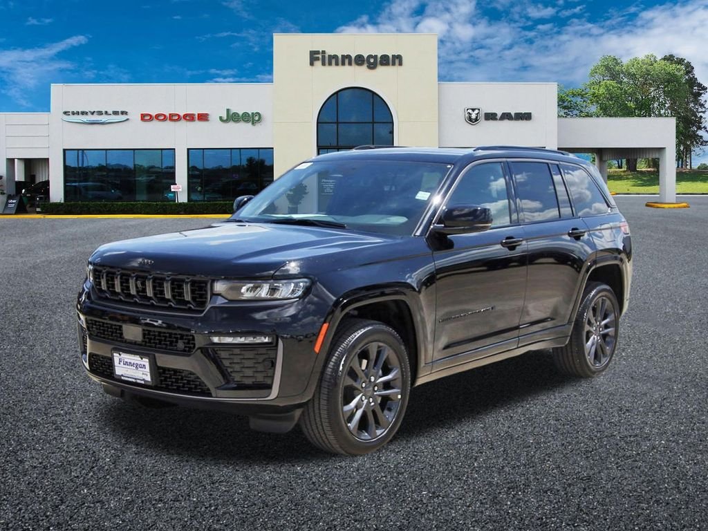 New 2026 Diamond Black Crystal Pearl-Coat Exterior Paint Jeep Limited Reserve image 3