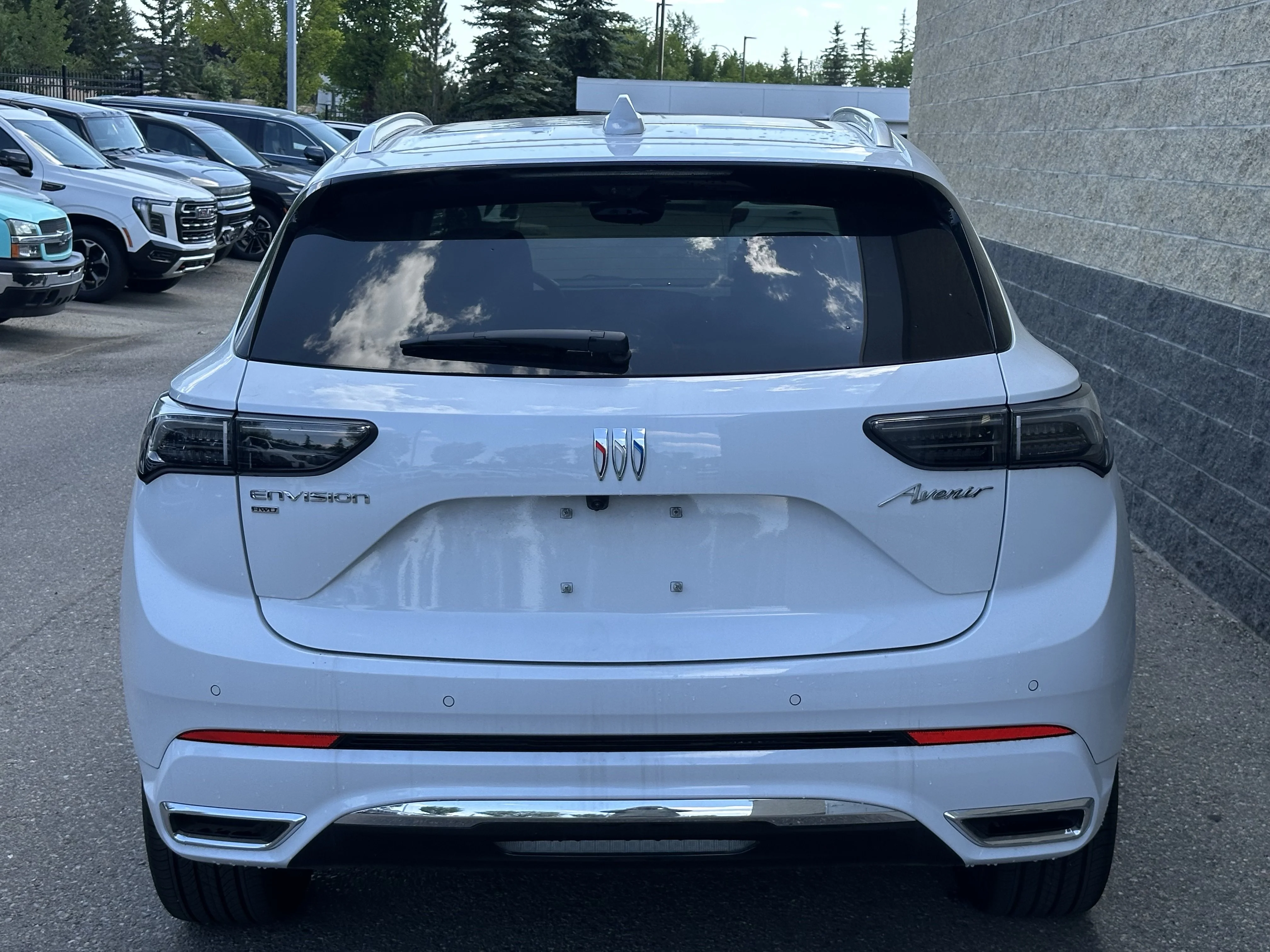 New 2026 Iridescent White Tricoat Buick Avenir image 5