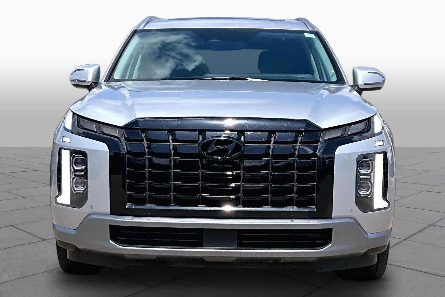 Used 2025 Typhoon Silver Hyundai SEL Premium 7P image 4
