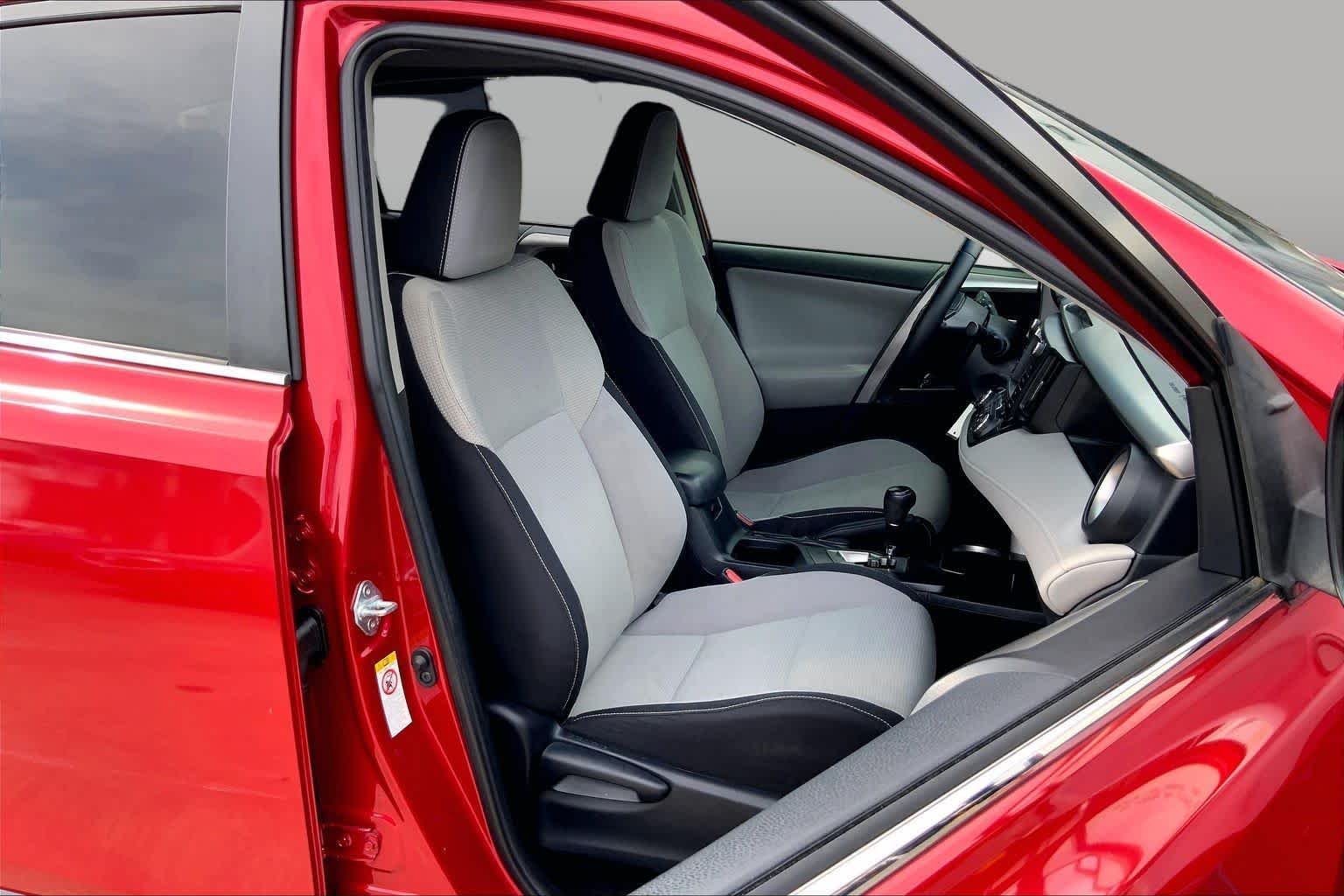 Used 2016 Barcelona Red Metallic Toyota XLE image 9