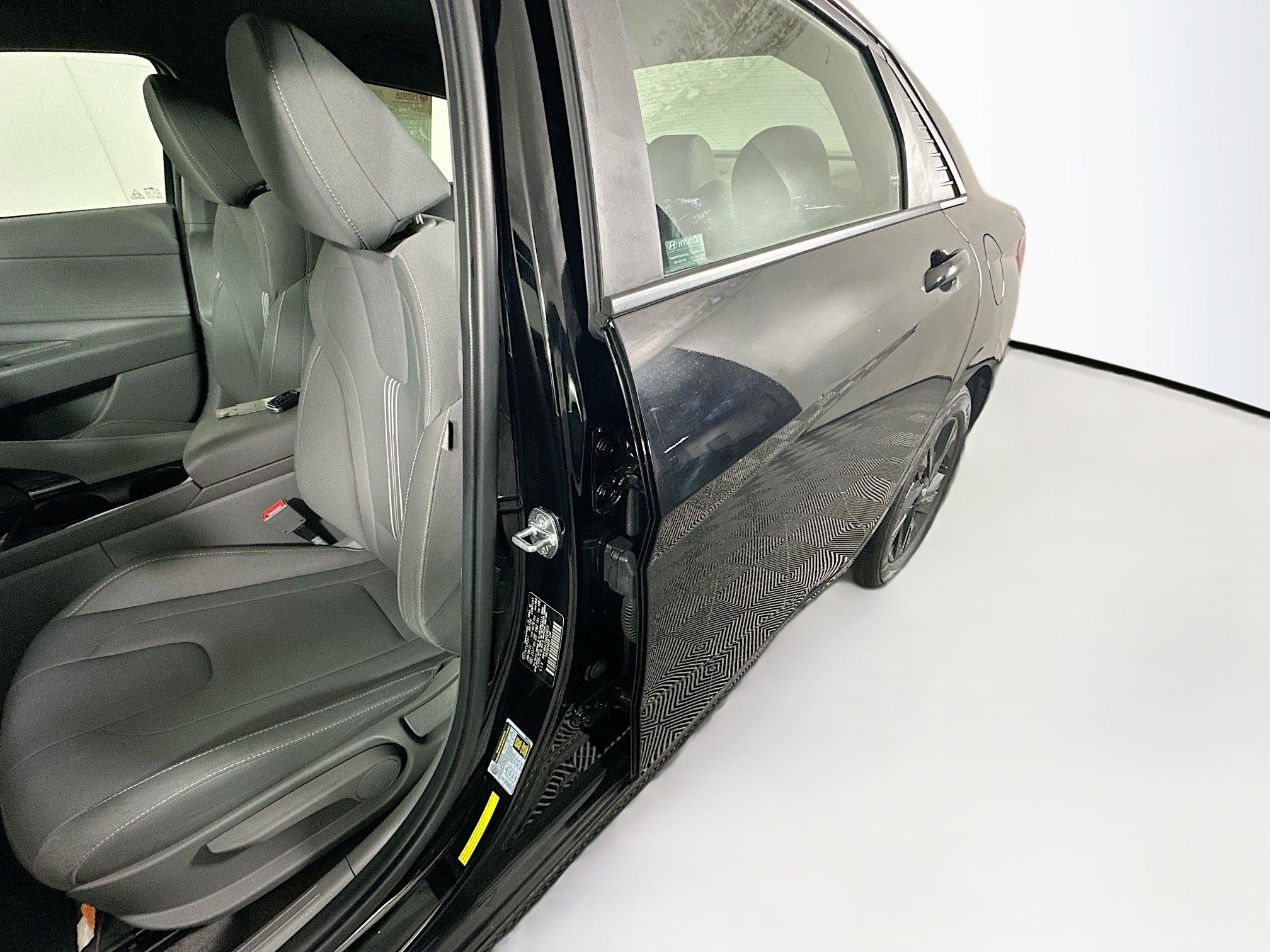 Used 2022 Phantom Black Hyundai Blue image 12