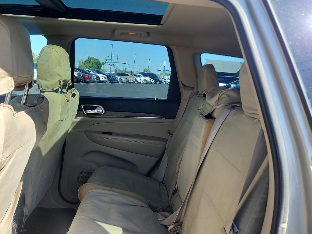 Used 2015 Champagne Jeep Limited image 11