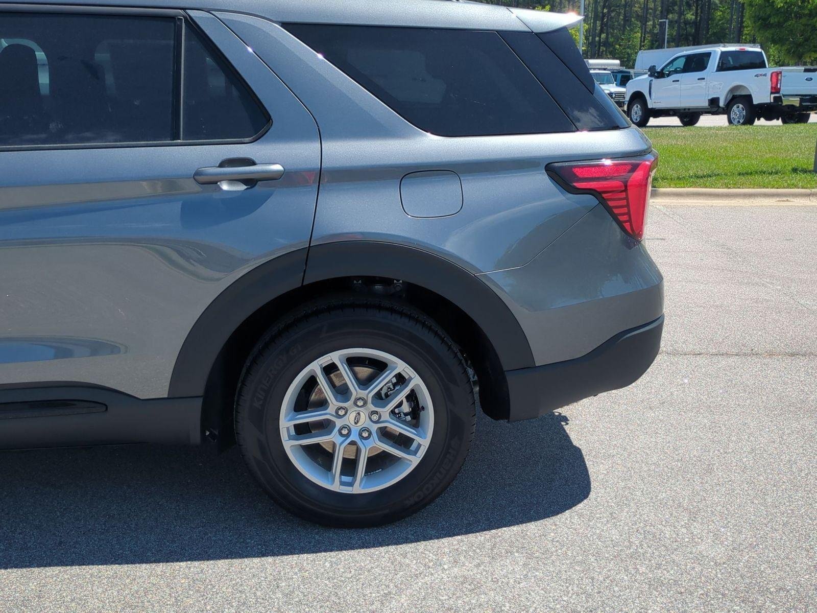 New 2026 Carbonized Gray Metallic Ford Active image 11