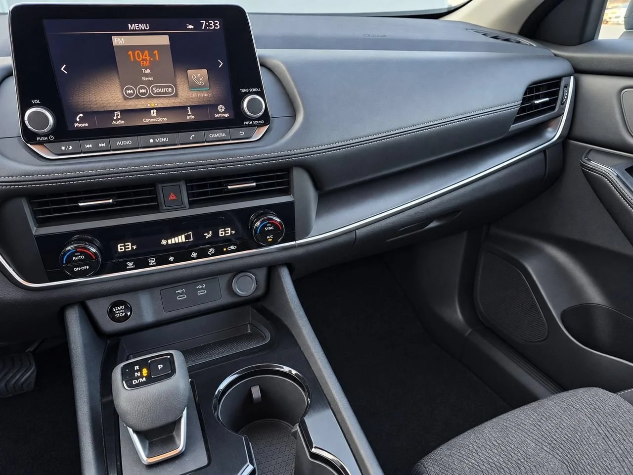 Used 2025  Nissan SV image 20