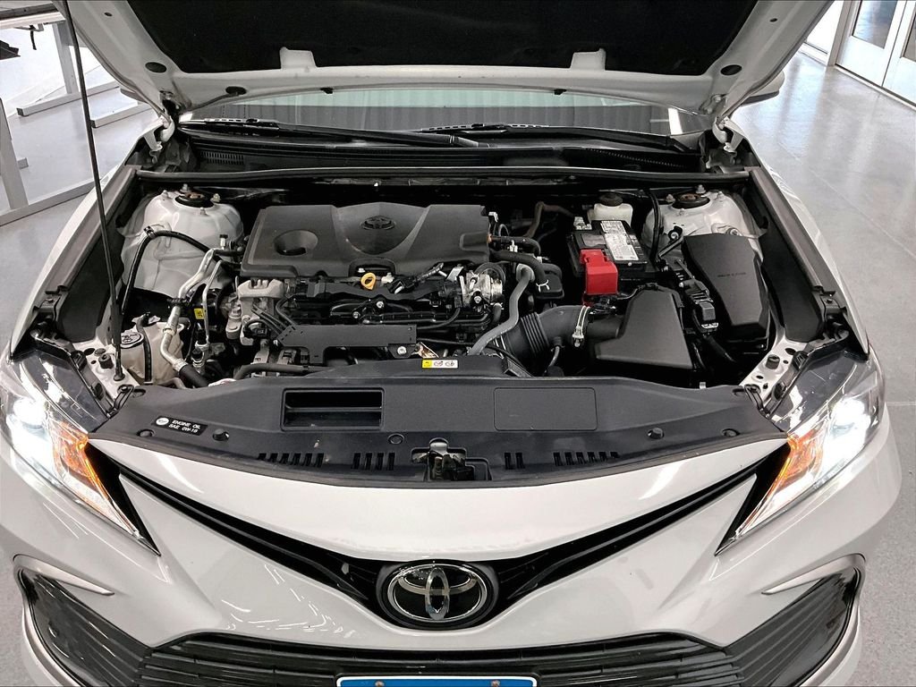 Used 2024 Ice Toyota LE image 28