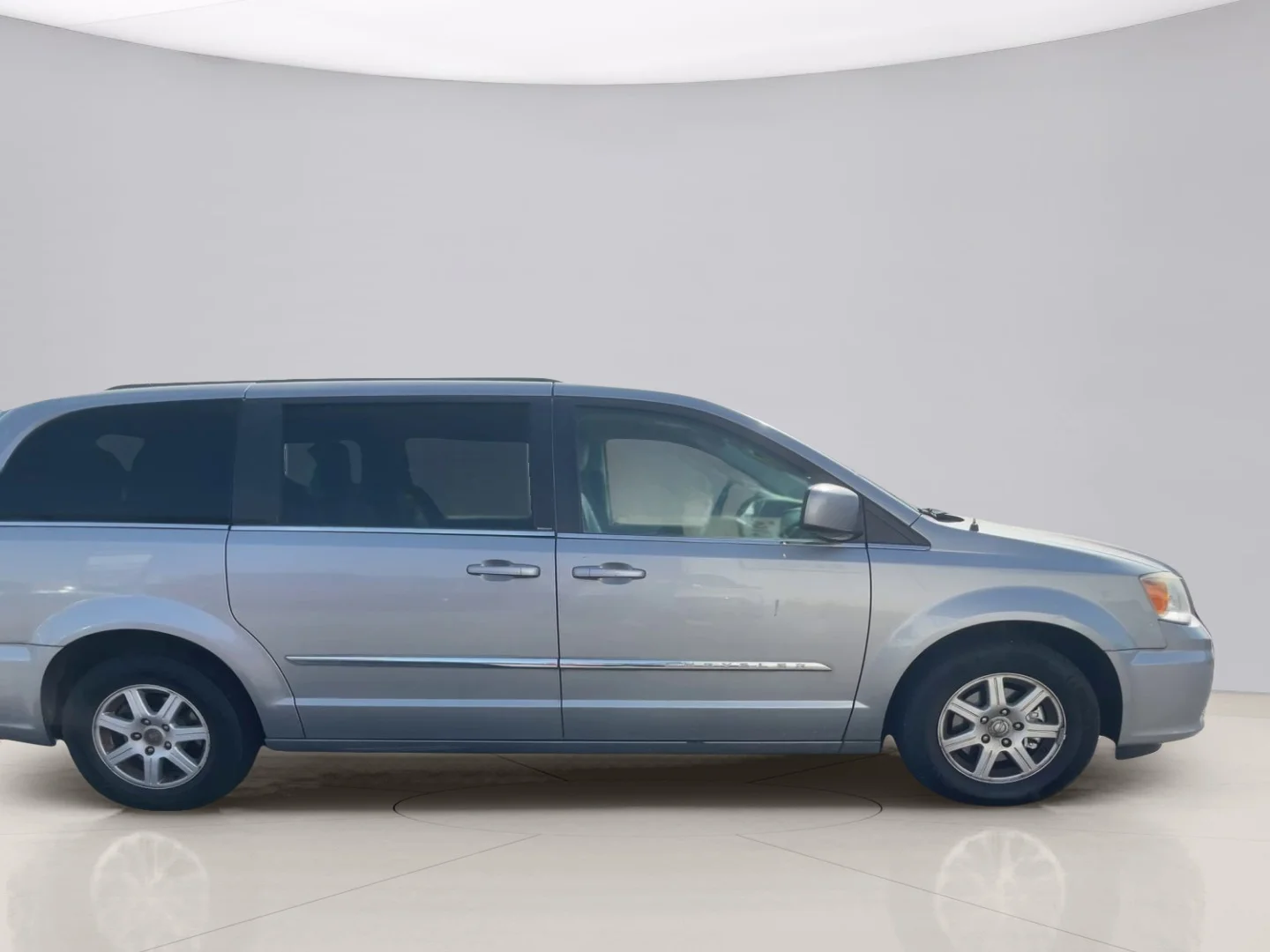 Used 2013 Silver Chrysler TOURING image 6