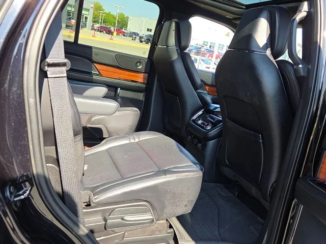 Used 2019 Black Lincoln Reserve image 14