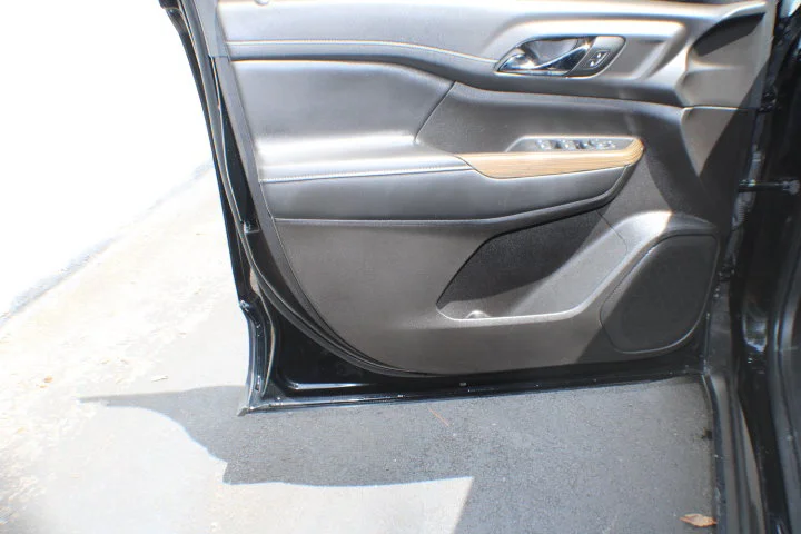 Certified Used 2022 Ebony Twilight Metallic GMC SLE image 6