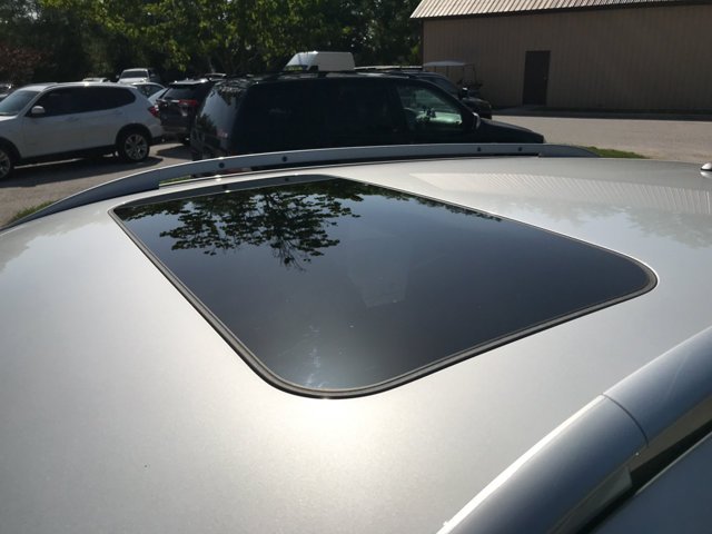 Used 2022 Brilliant Silver Metallic Nissan SL image 4