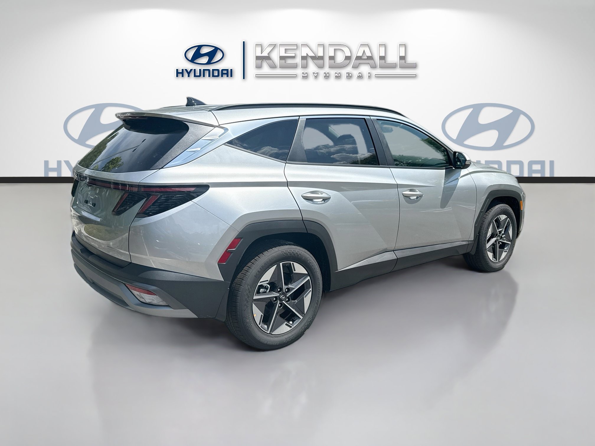 New 2026 Shimmering Silver Hyundai SEL Premium FWD image 31