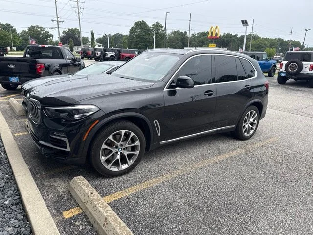 Used 2019 Black BMW xDrive40i image 2