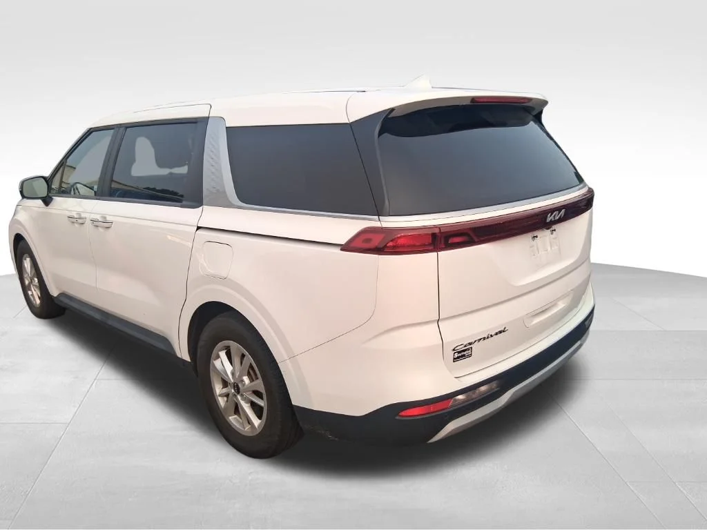 Used 2022 White Kia LXS image 2