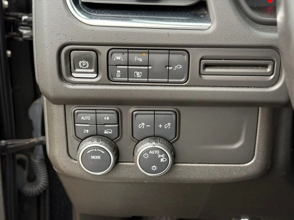 Used 2022 Black Chevrolet LT image 18