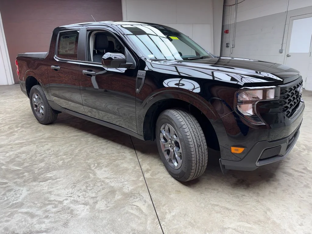 New 2026 Shadow Black Ford XLT image 7