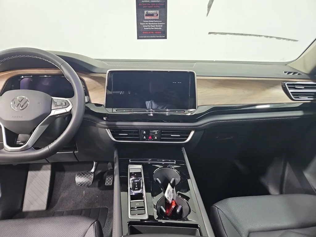 New 2026 White/off-white Volkswagen 2.0T SE w/Technology image 17