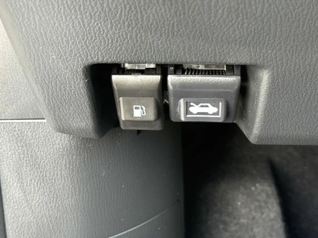 Certified Used 2025 White Mazda 2.5 S Select Package image 43
