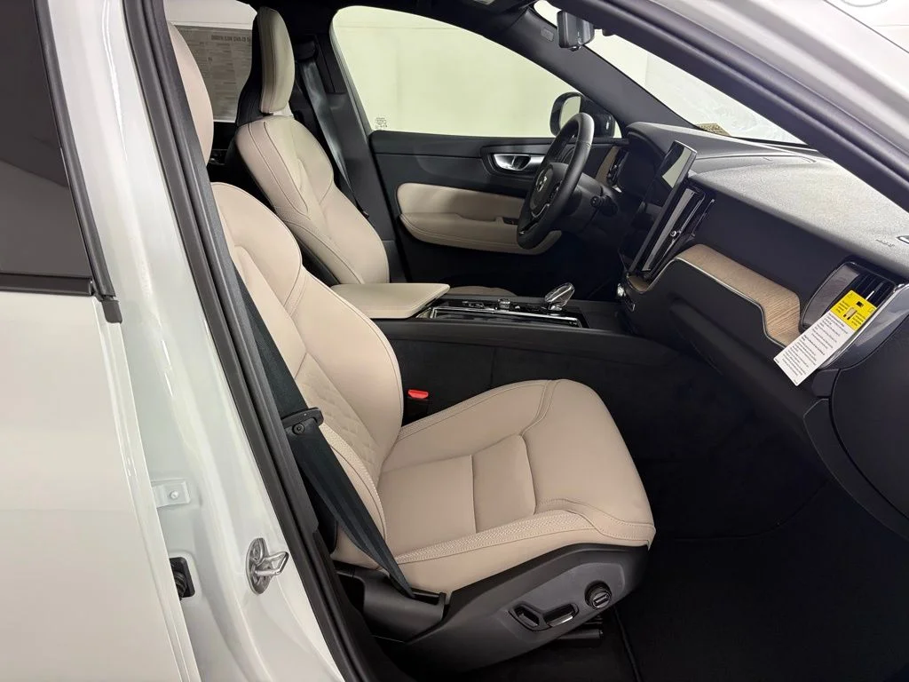 2026 Volvo XC60 Plus - Photo 44