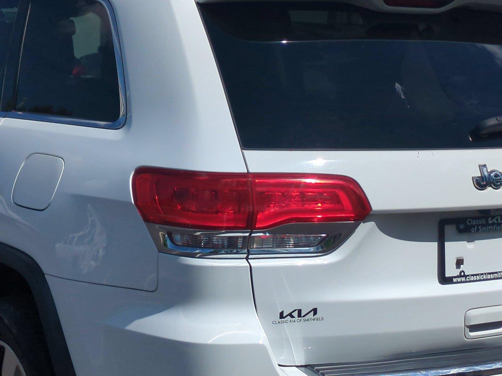 Used 2015 Bright White Clearcoat Jeep Limited image 11