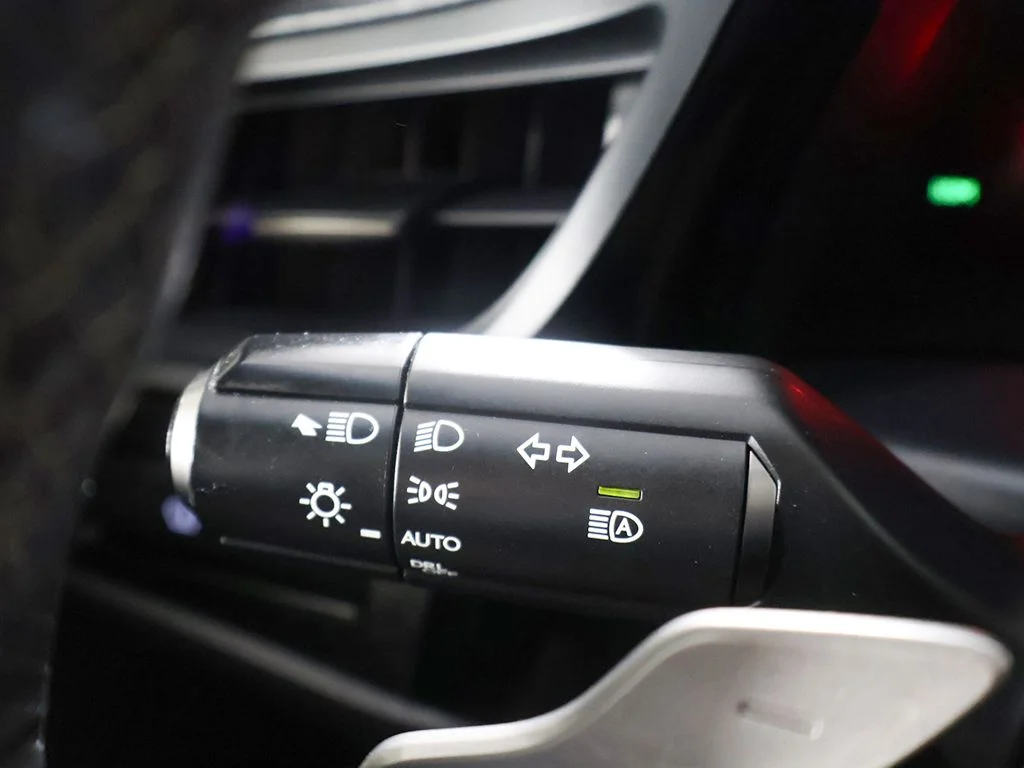 Used 2023 White Lexus 300h image 41