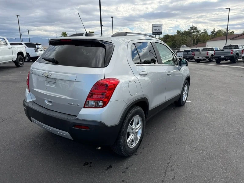 Used 2015 SILVER ICE METALLIC Chevrolet LT image 3