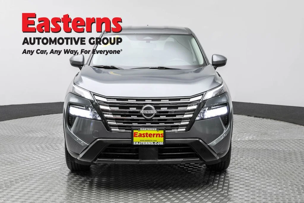 Used 2024 Gray Nissan SV image 2