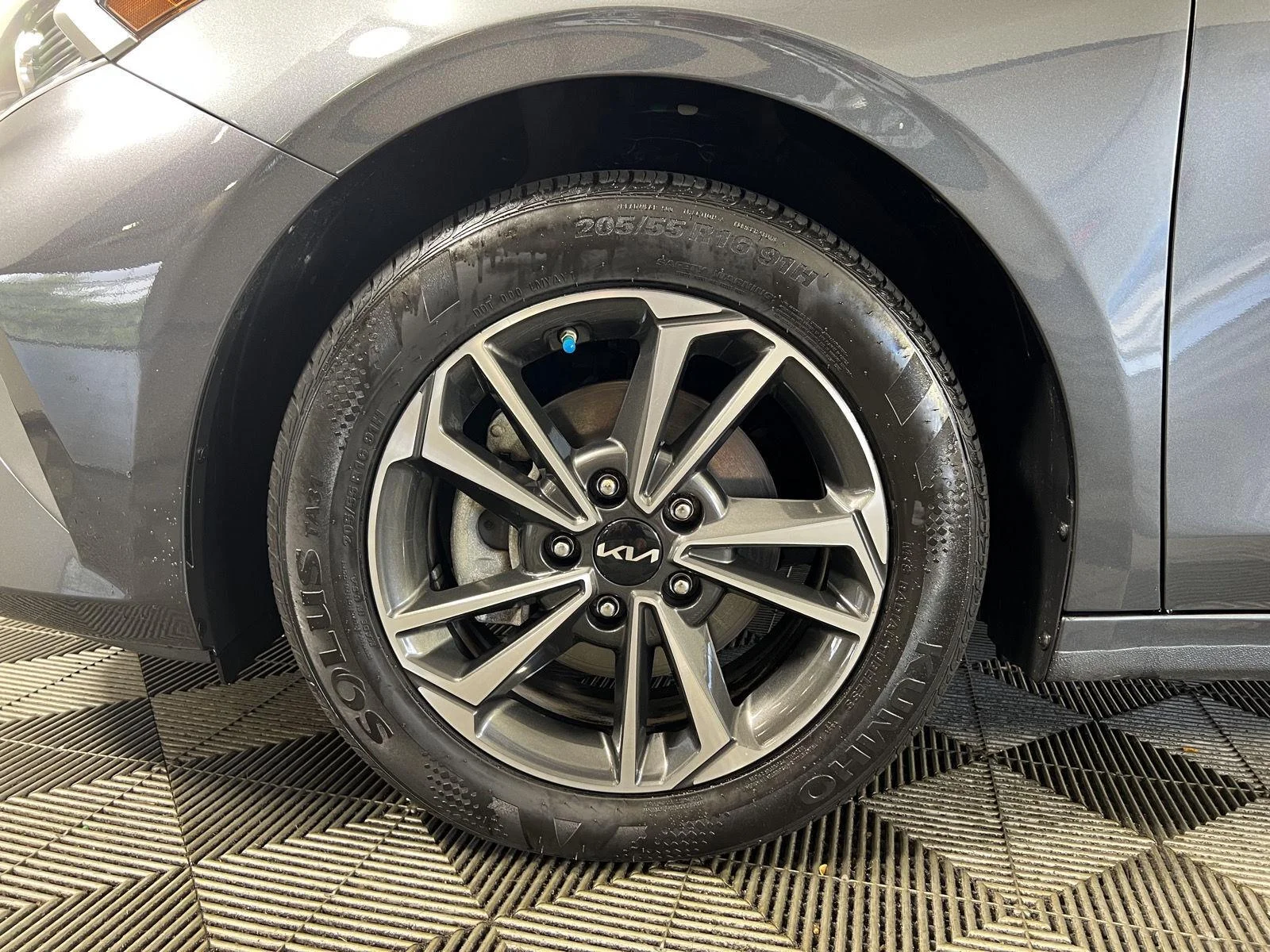 Used 2024 Gravity Gray Kia LXS image 9
