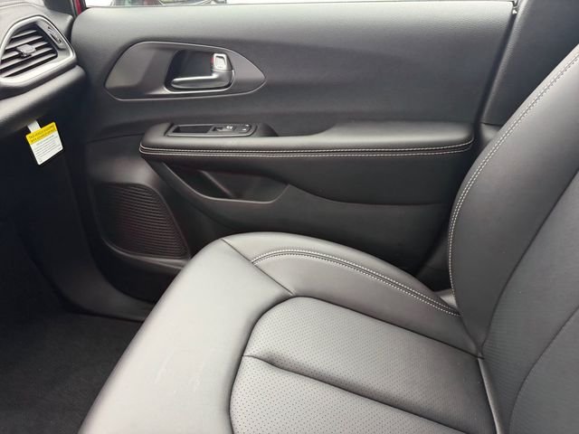 New 2026 Red Hot Pearl-Coat Exterior Paint Chrysler Select image 20