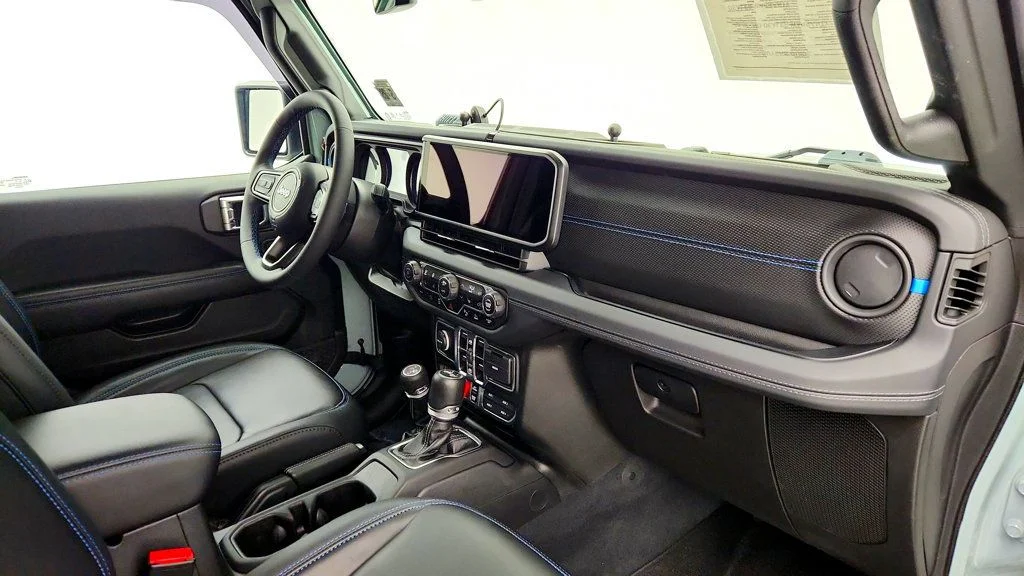 Used 2024 Earl Clearcoat Jeep Rubicon X 4xe w/ Nappa Leather, Rock-Trac & Off-Road Camera image 27