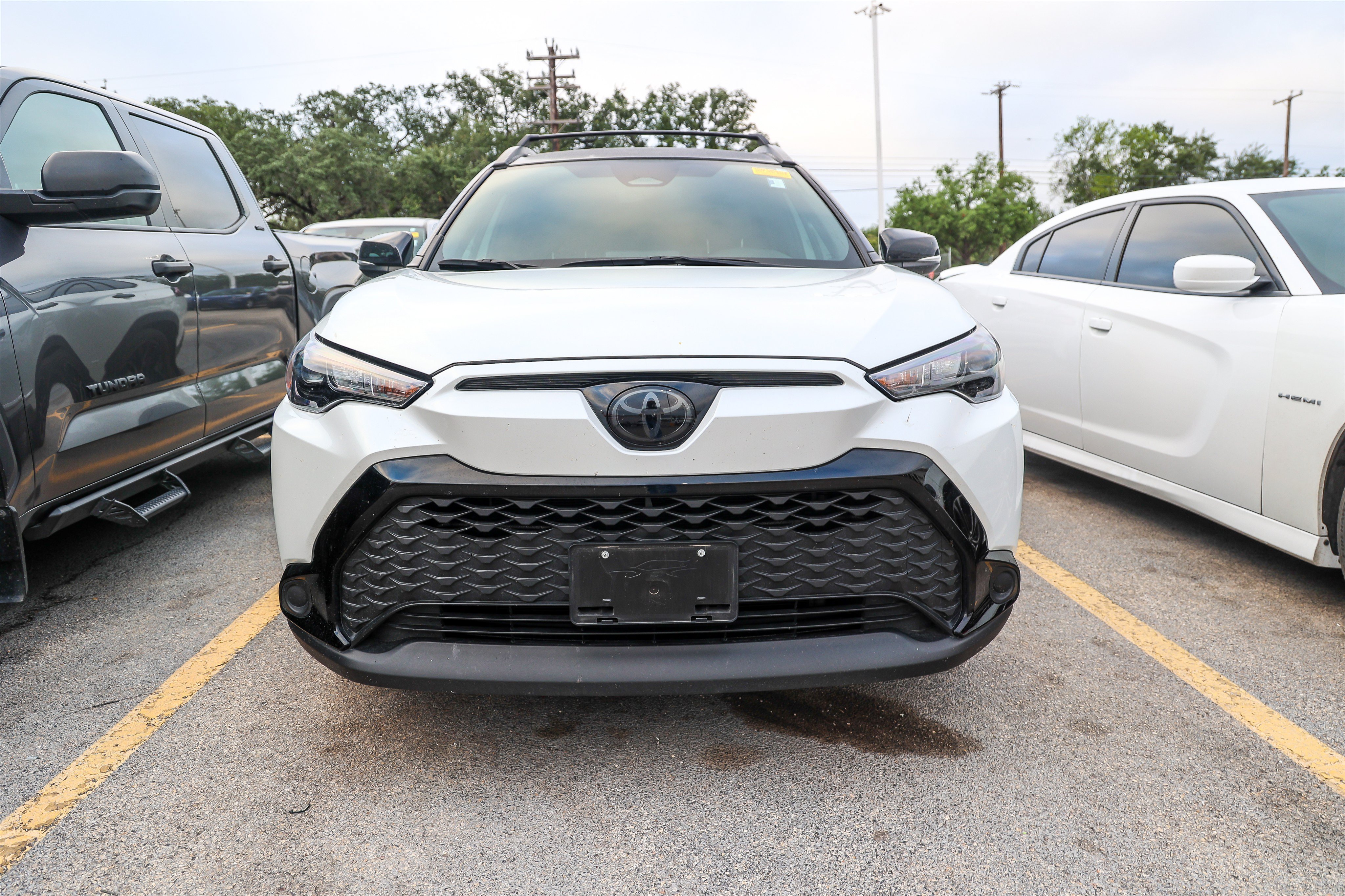 Used 2025 WIND CHILL PEARL/ Toyota Hybrid Nightshade Edition image 3