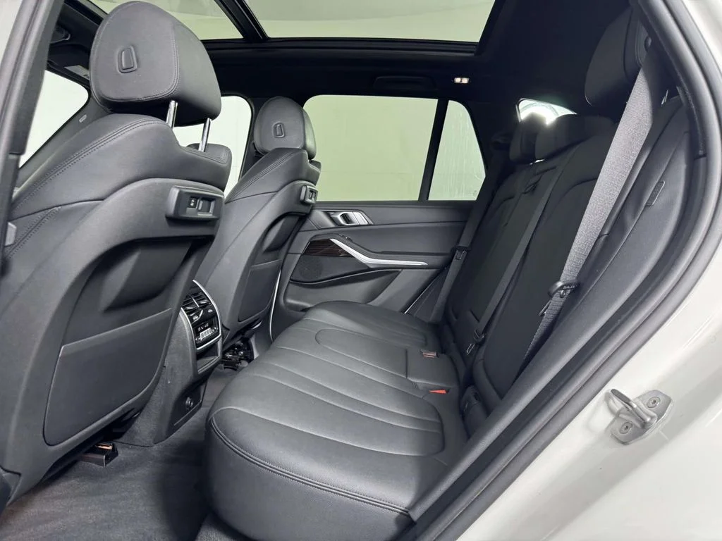 Used 2020 White BMW xDrive40i image 33