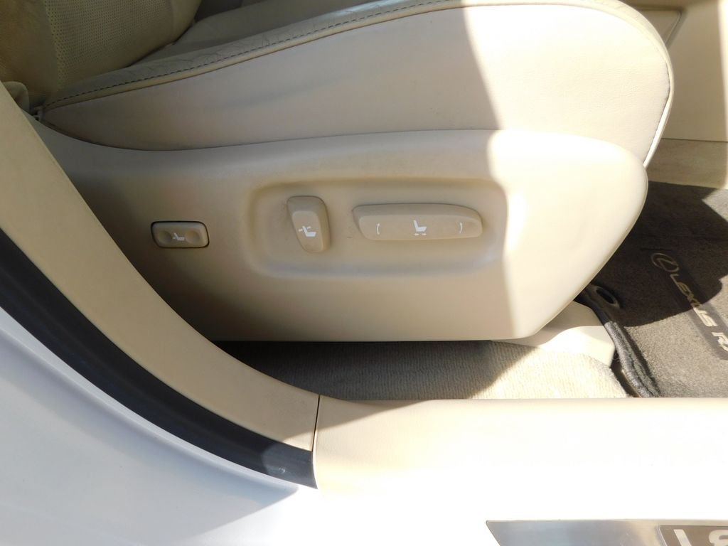 Used 2015 White Lexus 350 image 20