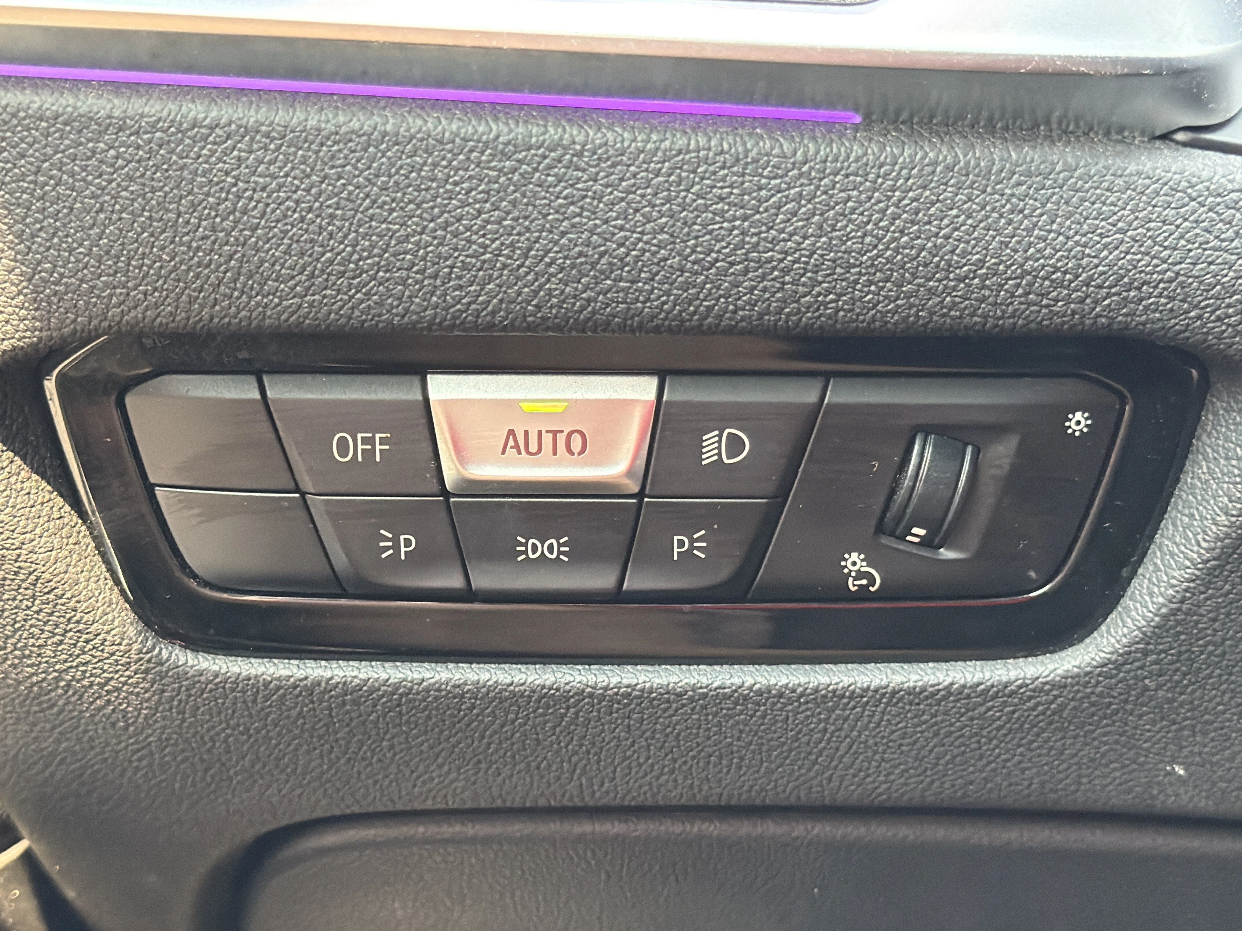 Used 2021 Black Sapphire Metallic BMW 330i image 13