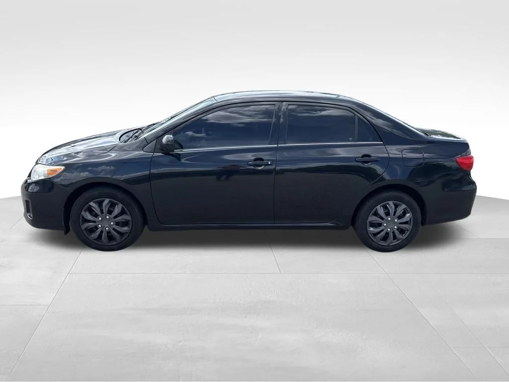 Used 2013 Gray Toyota  image 2