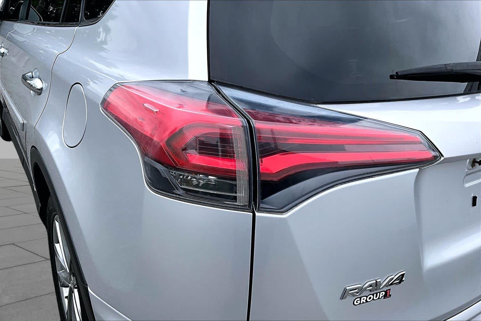 Used 2016 Classic Silver Metallic Toyota Limited image 28