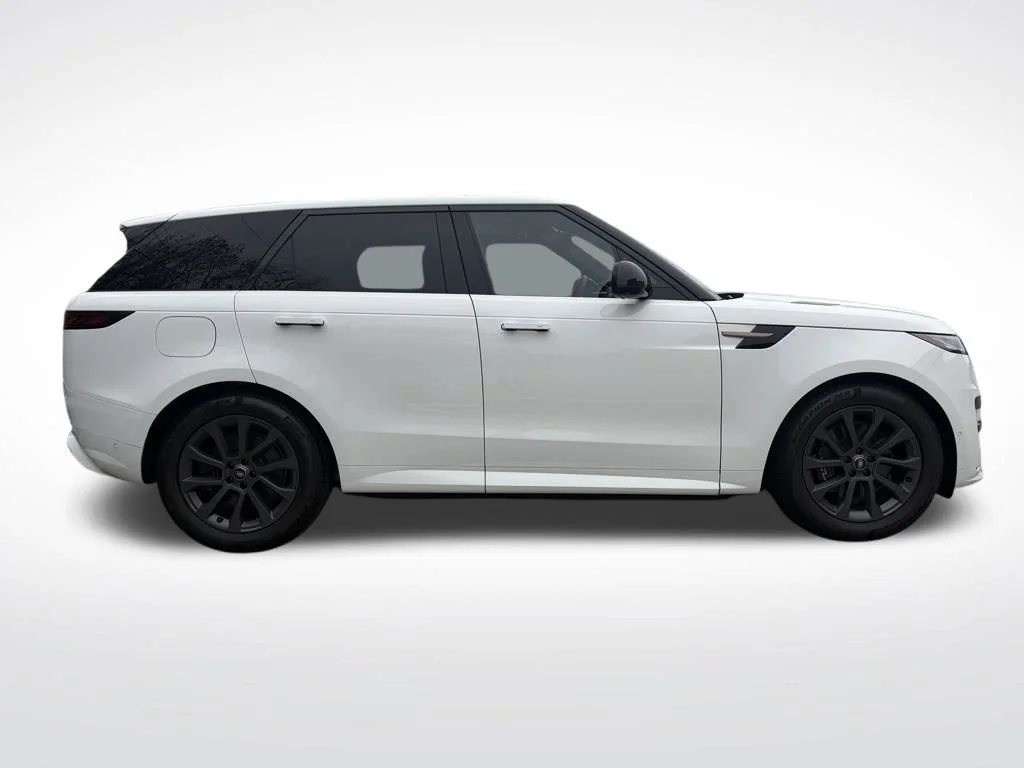 New 2025 Fuji White Land Rover Dynamic SE image 5