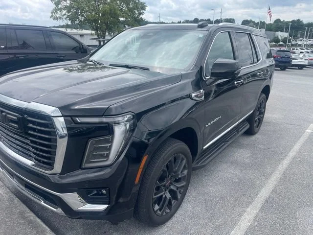 Used 2025 Onyx Black GMC Elevation image 11