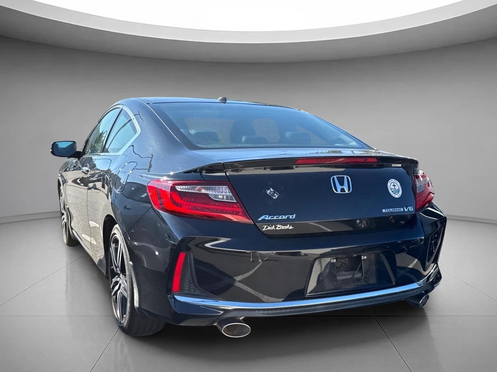 Used 2017 Crystal Black Pearl Honda Touring image 8