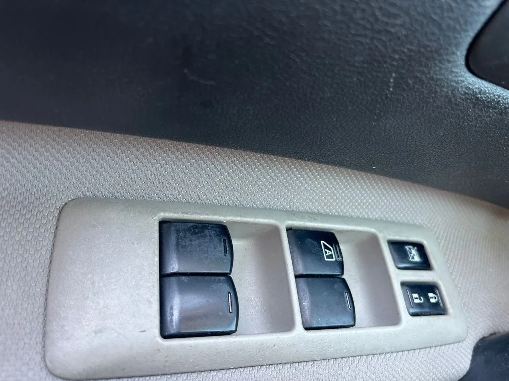 Used 2010 White Nissan S image 21