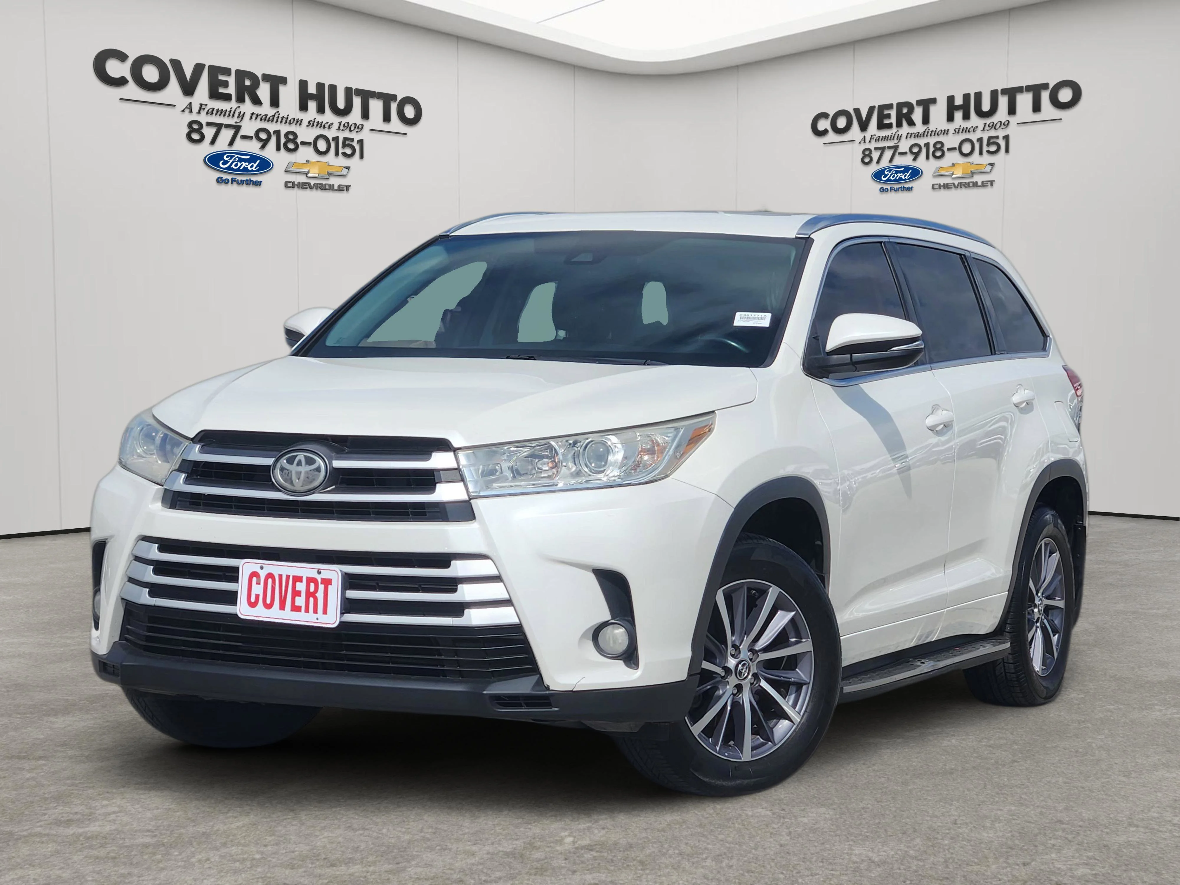 Used 2017 White Toyota XLE image 1