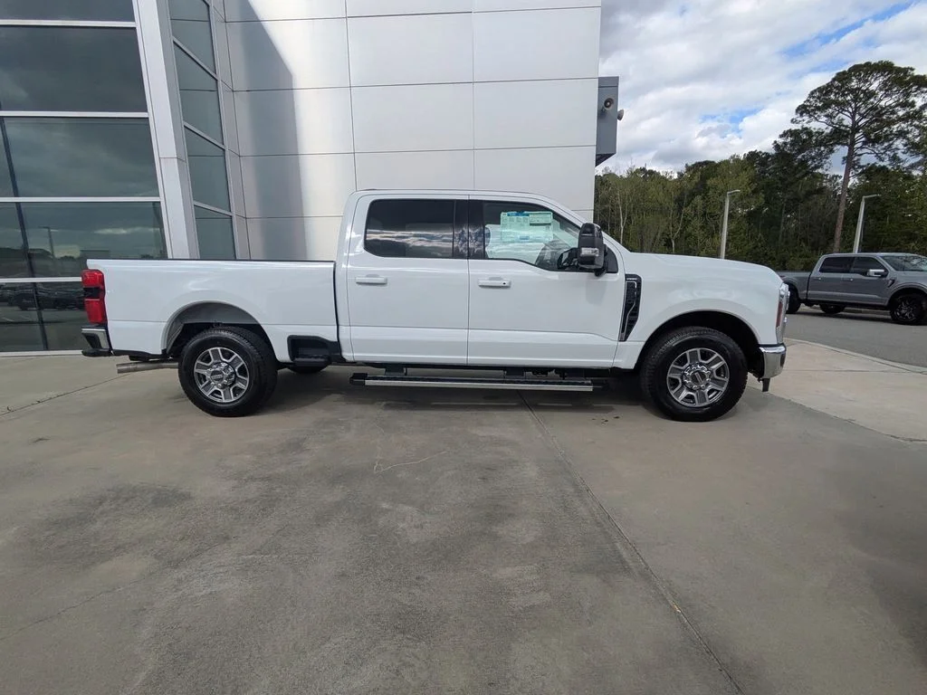 New 2026 Oxford White Ford Lariat image 3