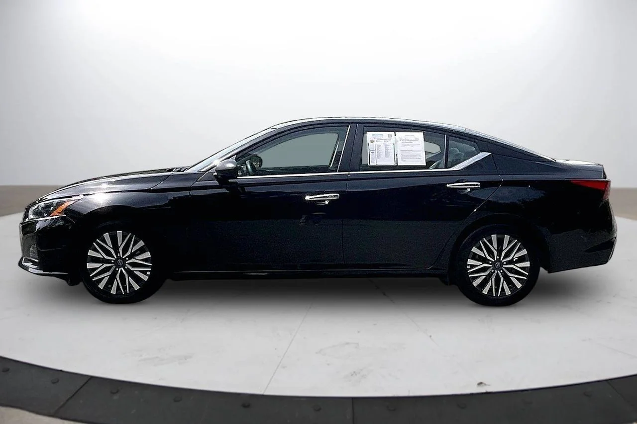 Used 2025 Black Nissan 2.5 SV image 5