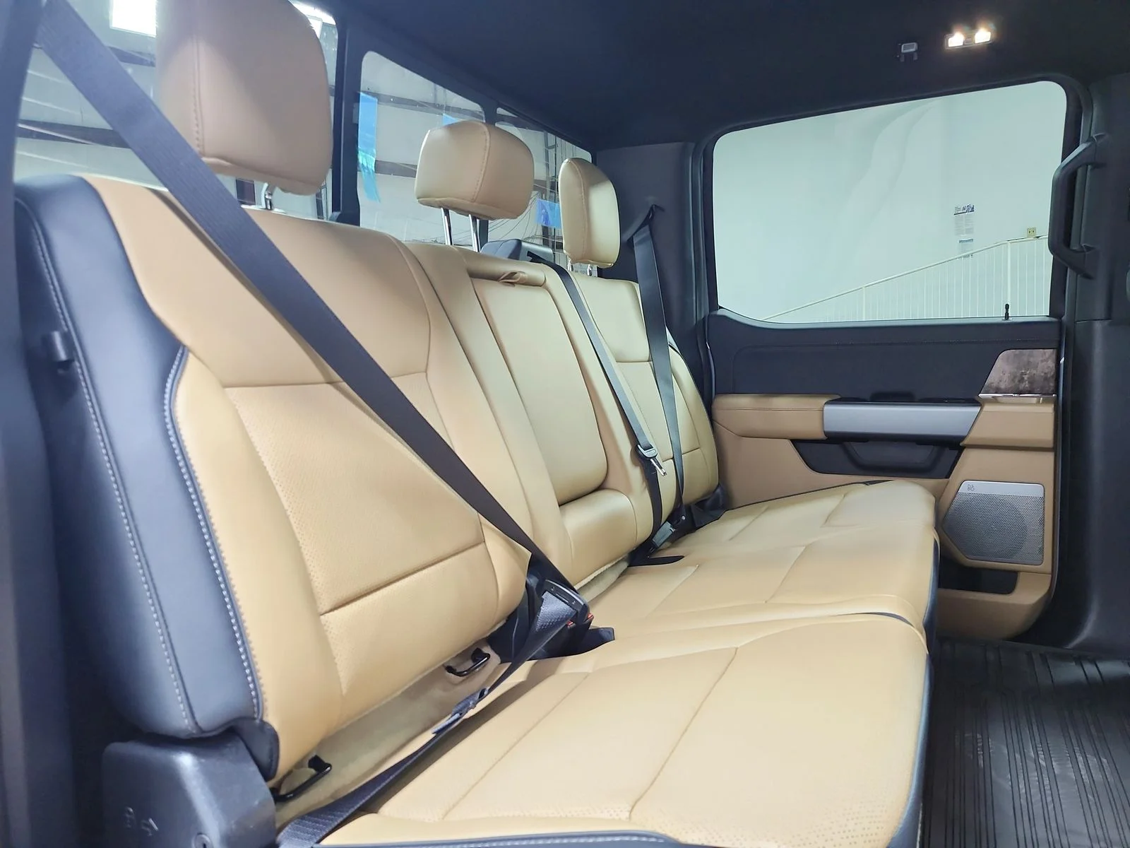 New 2026 Glacier Gray Metallic Tri-Coat Ford F-250® Lariat® image 50