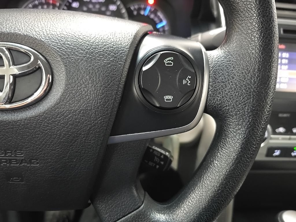 Used 2014 Silver Toyota LE image 23