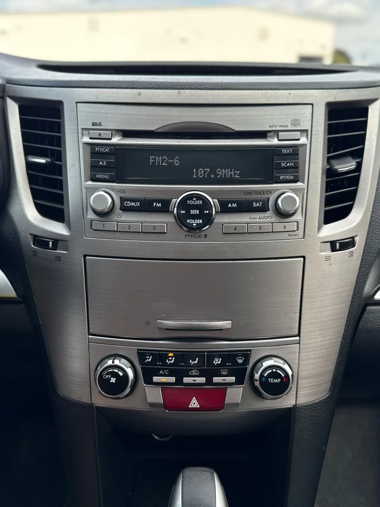 Used 2011 Silver Subaru 2.5i Premium image 17