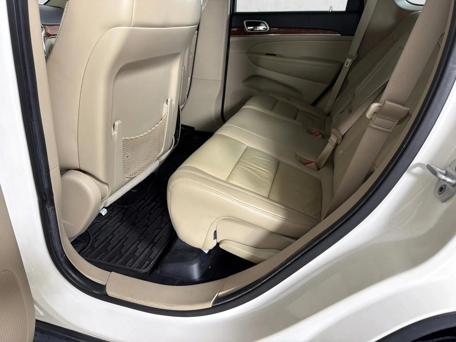 Used 2011 White Jeep Limited image 22